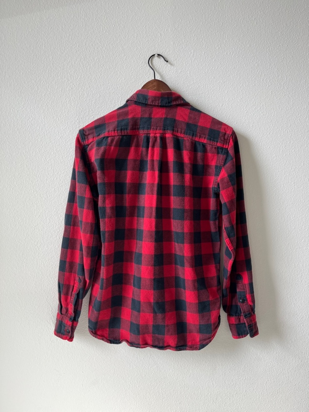 GAP Men's Red and Black Plaid Flannel Button-Down Shirt - Picture 2 of 4